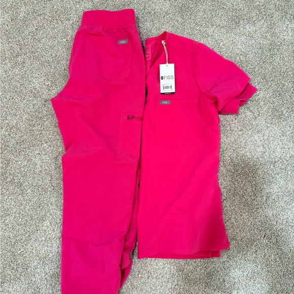 Figs Women's Bold Pink scrub top and joggers - Picture 1 of 2